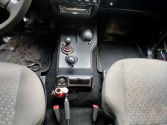 Красный ВАЗ Нива, объемом двигателя 1.7 л и пробегом 150 тыс. км за 4500 $, фото 10 на Automoto.ua