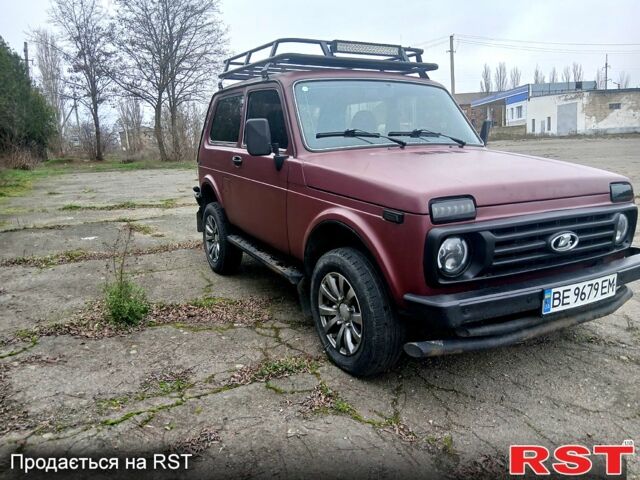 Красный ВАЗ Нива, объемом двигателя 1.7 л и пробегом 150 тыс. км за 4500 $, фото 2 на Automoto.ua