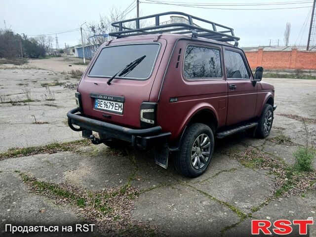 Красный ВАЗ Нива, объемом двигателя 1.7 л и пробегом 150 тыс. км за 4500 $, фото 5 на Automoto.ua