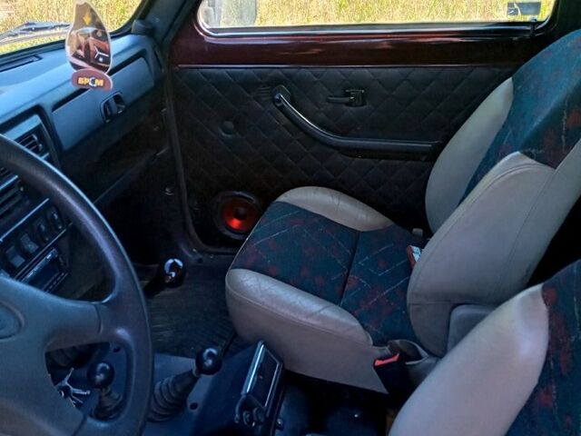 ВАЗ Нива 2009 в Харькове на Automoto.ua Красный ВАЗ Нива, объемом двигателя 1.7 л и пробегом 136 тыс. км за 4000 $, фото 3 на Automoto.ua