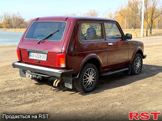 Красный ВАЗ Нива, объемом двигателя 1.7 л и пробегом 120 тыс. км за 4700 $, фото 3 на Automoto.ua