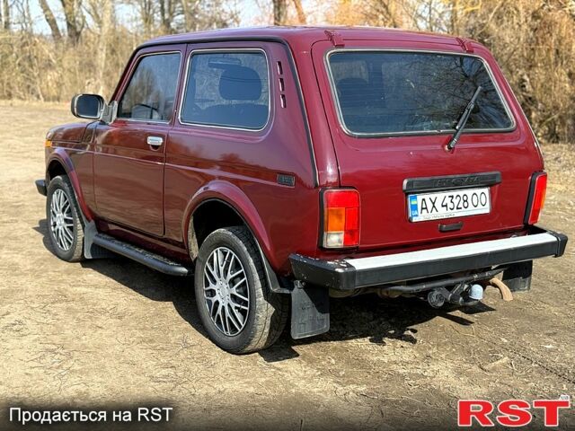Красный ВАЗ Нива, объемом двигателя 1.7 л и пробегом 120 тыс. км за 4700 $, фото 1 на Automoto.ua