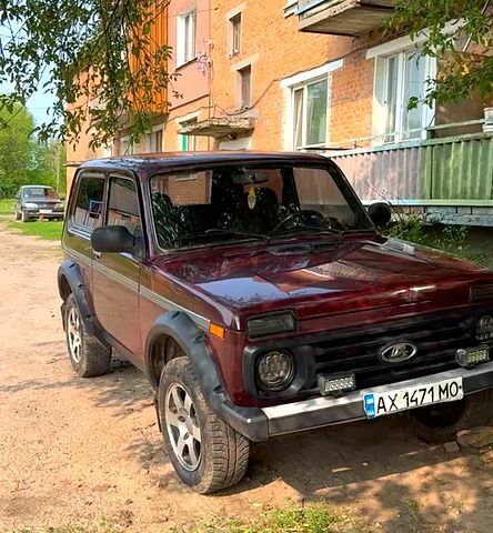 Красный ВАЗ Нива, объемом двигателя 1.7 л и пробегом 0 тыс. км за 4000 $, фото 2 на Automoto.ua