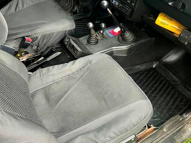 Красный ВАЗ Нива, объемом двигателя 1.7 л и пробегом 211 тыс. км за 4800 $, фото 8 на Automoto.ua