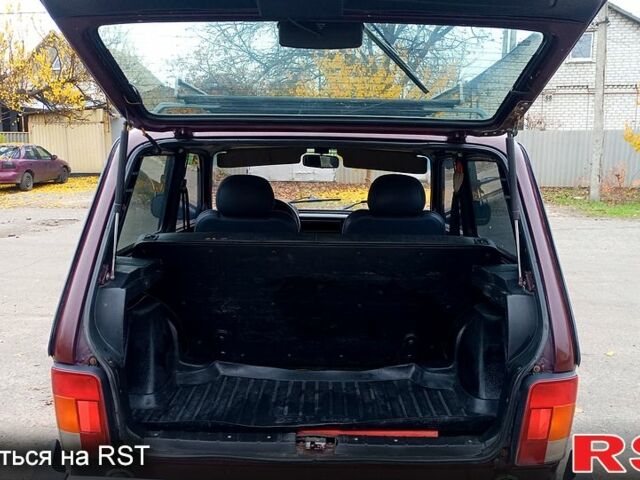 Красный ВАЗ Нива, объемом двигателя 1.7 л и пробегом 145 тыс. км за 2600 $, фото 7 на Automoto.ua