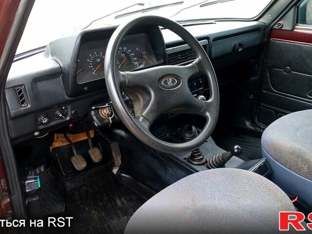 Красный ВАЗ Нива, объемом двигателя 1.7 л и пробегом 145 тыс. км за 2600 $, фото 9 на Automoto.ua