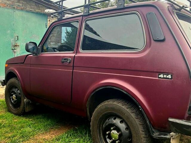 Красный ВАЗ Нива, объемом двигателя 1.7 л и пробегом 211 тыс. км за 4800 $, фото 3 на Automoto.ua