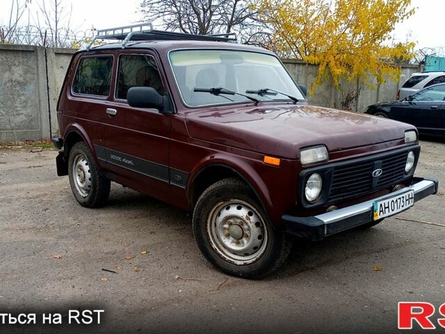 Красный ВАЗ Нива, объемом двигателя 1.7 л и пробегом 145 тыс. км за 2600 $, фото 1 на Automoto.ua