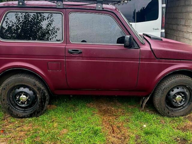 Красный ВАЗ Нива, объемом двигателя 1.7 л и пробегом 211 тыс. км за 4800 $, фото 1 на Automoto.ua