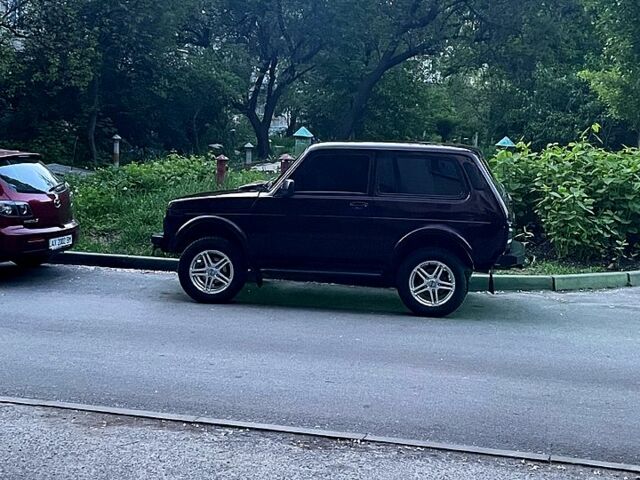 Красный ВАЗ Нива, объемом двигателя 1.7 л и пробегом 180 тыс. км за 4600 $, фото 4 на Automoto.ua