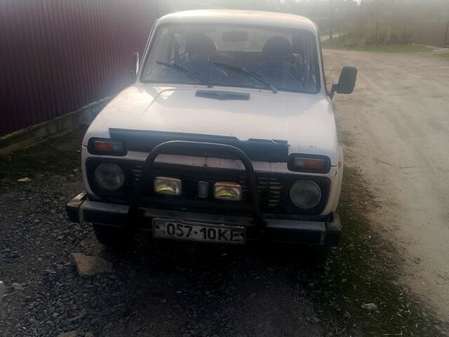 ВАЗ Нива, объемом двигателя 16 л и пробегом 100 тыс. км за 880 $, фото 1 на Automoto.ua