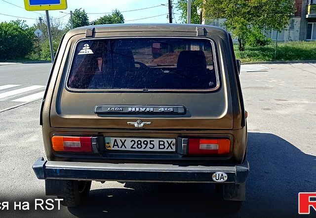 ВАЗ Нива, об'ємом двигуна 1.6 л та пробігом 215 тис. км за 2000 $, фото 2 на Automoto.ua