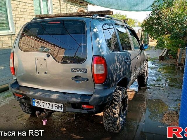 ВАЗ Нива, объемом двигателя 1.7 л и пробегом 150 тыс. км за 2500 $, фото 1 на Automoto.ua