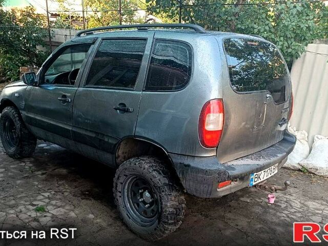 ВАЗ Нива, объемом двигателя 1.7 л и пробегом 150 тыс. км за 2500 $, фото 10 на Automoto.ua