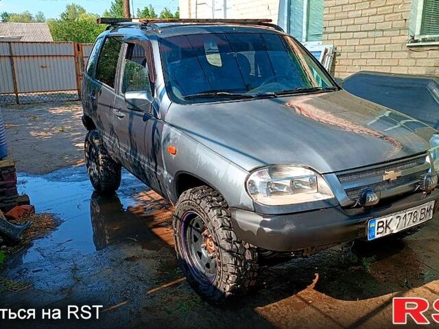 ВАЗ Нива, объемом двигателя 1.7 л и пробегом 150 тыс. км за 2500 $, фото 5 на Automoto.ua