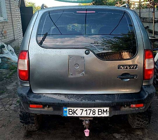 ВАЗ Нива, объемом двигателя 1.7 л и пробегом 150 тыс. км за 2500 $, фото 8 на Automoto.ua
