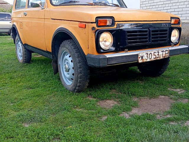 Желтый ВАЗ Нива, объемом двигателя 1.6 л и пробегом 85 тыс. км за 1100 $, фото 1 на Automoto.ua
