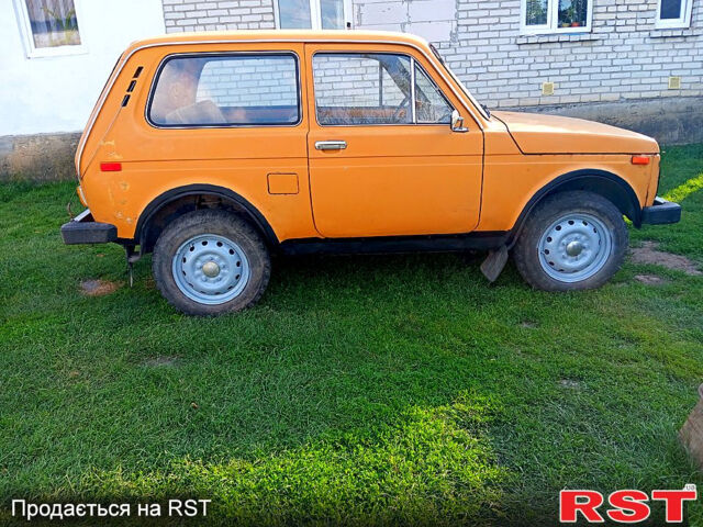 Желтый ВАЗ Нива, объемом двигателя 1.6 л и пробегом 85 тыс. км за 1100 $, фото 2 на Automoto.ua