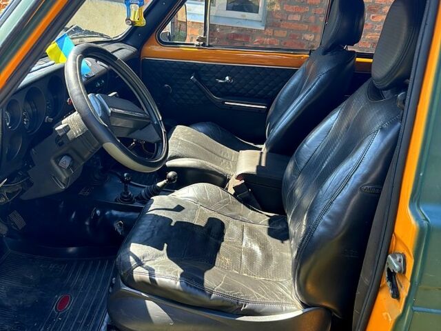 Желтый ВАЗ Нива, объемом двигателя 15.7 л и пробегом 167 тыс. км за 2400 $, фото 1 на Automoto.ua