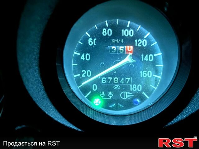 Желтый ВАЗ Нива, объемом двигателя 15.7 л и пробегом 167 тыс. км за 2400 $, фото 2 на Automoto.ua