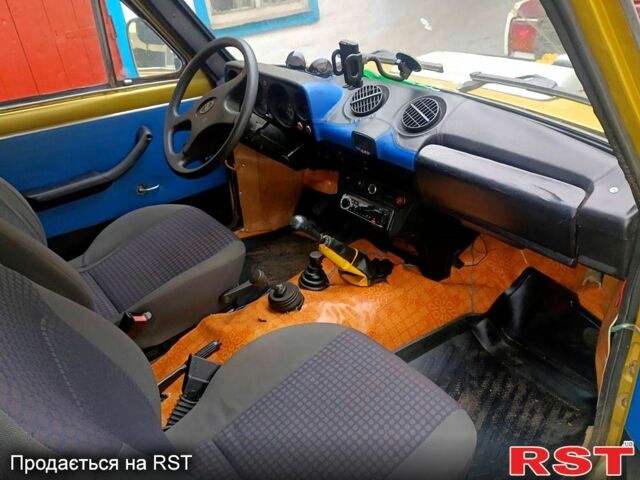 Желтый ВАЗ Нива, объемом двигателя 1.6 л и пробегом 0 тыс. км за 1700 $, фото 3 на Automoto.ua