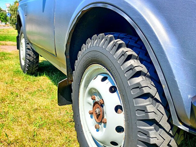 Жовтий ВАЗ Нива, об'ємом двигуна 1.6 л та пробігом 82 тис. км за 2000 $, фото 4 на Automoto.ua