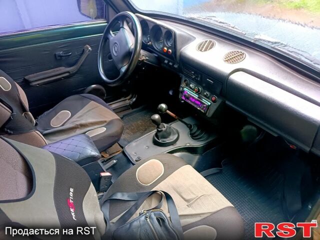 Серый ВАЗ Нива, объемом двигателя 1.6 л и пробегом 40 тыс. км за 3200 $, фото 3 на Automoto.ua