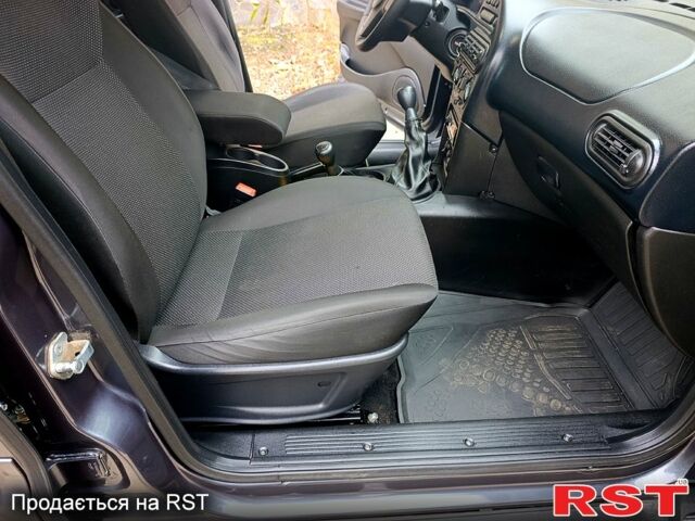 Серый ВАЗ Нива, объемом двигателя 1.7 л и пробегом 96 тыс. км за 9800 $, фото 11 на Automoto.ua