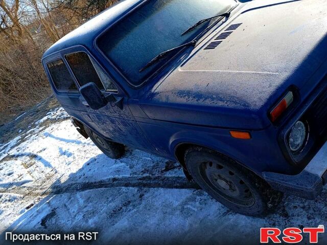 Синий ВАЗ Нива, объемом двигателя 1.6 л и пробегом 200 тыс. км за 1050 $, фото 1 на Automoto.ua