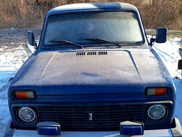 Синий ВАЗ Нива, объемом двигателя 1.6 л и пробегом 200 тыс. км за 1050 $, фото 3 на Automoto.ua