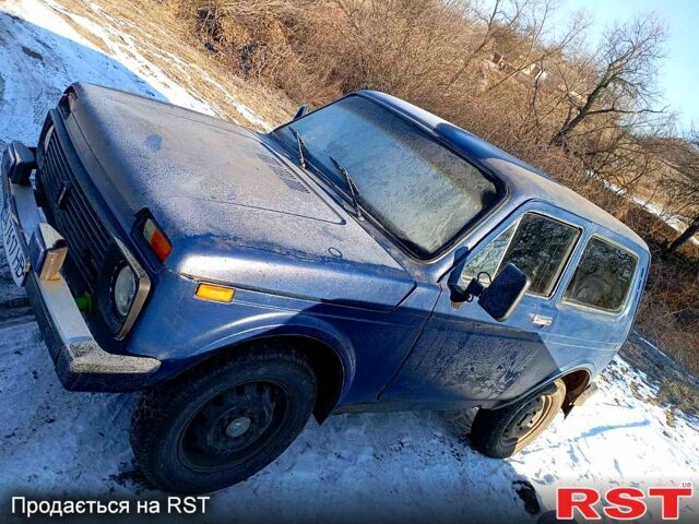 Синий ВАЗ Нива, объемом двигателя 1.6 л и пробегом 200 тыс. км за 1050 $, фото 4 на Automoto.ua