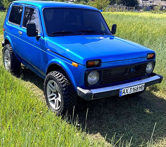 Синий ВАЗ Нива, объемом двигателя 1.6 л и пробегом 153 тыс. км за 3000 $, фото 2 на Automoto.ua