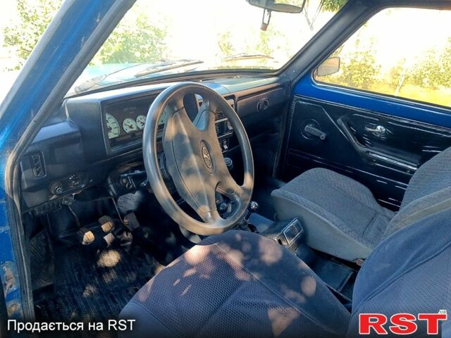 Синій ВАЗ Нива, об'ємом двигуна 1.6 л та пробігом 300 тис. км за 1700 $, фото 2 на Automoto.ua