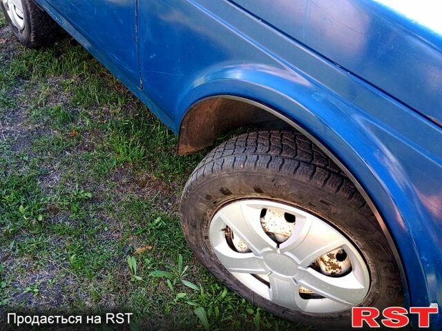 Синій ВАЗ Нива, об'ємом двигуна 1.6 л та пробігом 300 тис. км за 1700 $, фото 6 на Automoto.ua