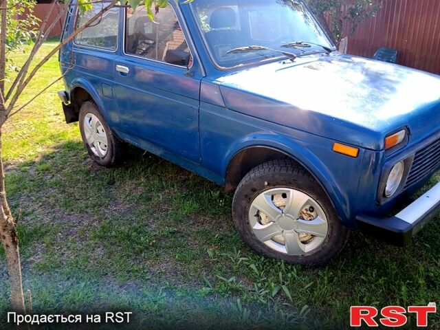 Синій ВАЗ Нива, об'ємом двигуна 1.6 л та пробігом 300 тис. км за 1700 $, фото 5 на Automoto.ua
