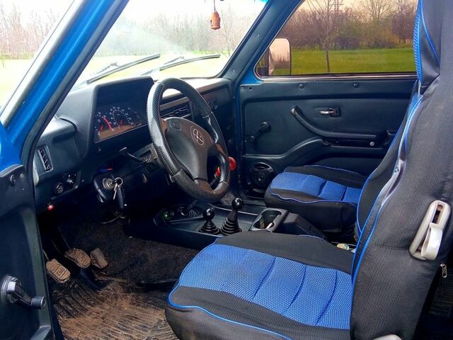 Синий ВАЗ Нива, объемом двигателя 1.7 л и пробегом 120 тыс. км за 3000 $, фото 4 на Automoto.ua