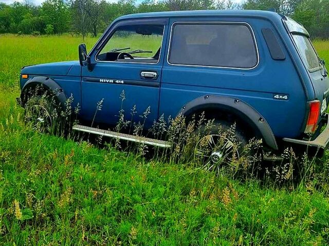 Синий ВАЗ Нива, объемом двигателя 1.7 л и пробегом 120 тыс. км за 3000 $, фото 3 на Automoto.ua