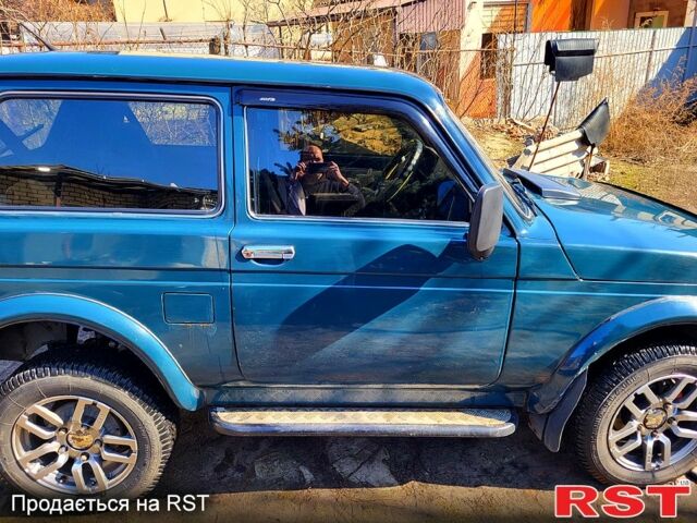 Синий ВАЗ Нива, объемом двигателя 1.7 л и пробегом 1000 тыс. км за 3300 $, фото 2 на Automoto.ua