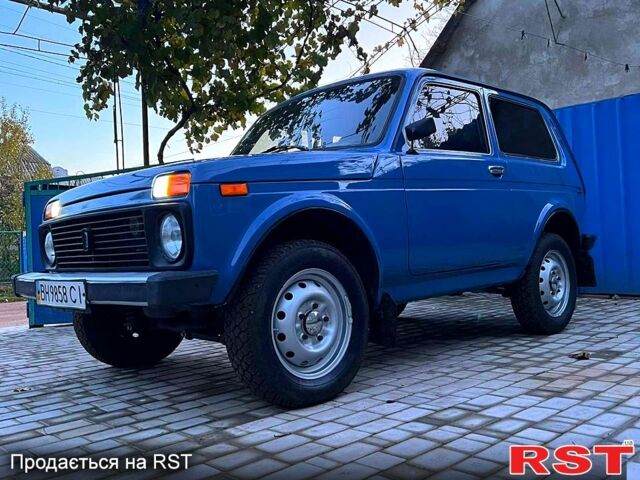 Синий ВАЗ Нива, объемом двигателя 1.7 л и пробегом 228 тыс. км за 3450 $, фото 2 на Automoto.ua