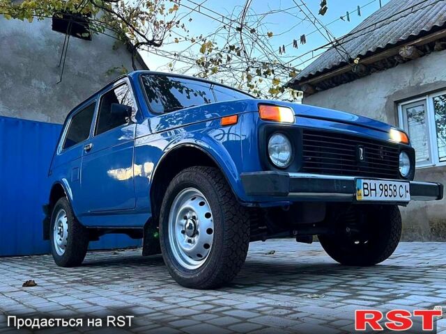 Синий ВАЗ Нива, объемом двигателя 1.7 л и пробегом 228 тыс. км за 3450 $, фото 3 на Automoto.ua