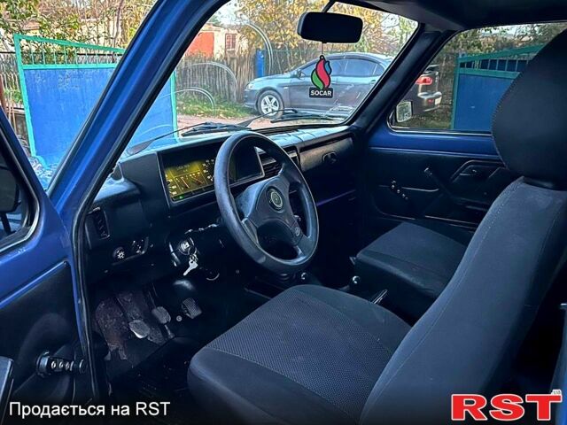 Синий ВАЗ Нива, объемом двигателя 1.7 л и пробегом 228 тыс. км за 3450 $, фото 5 на Automoto.ua
