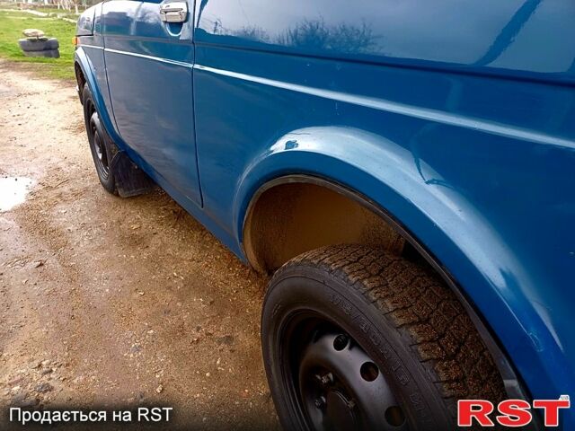 Синий ВАЗ Нива, объемом двигателя 1.7 л и пробегом 186 тыс. км за 3200 $, фото 11 на Automoto.ua