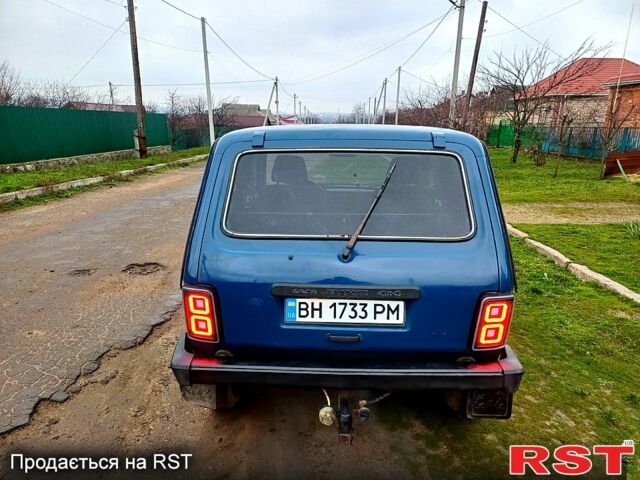 Синий ВАЗ Нива, объемом двигателя 1.7 л и пробегом 186 тыс. км за 3200 $, фото 5 на Automoto.ua