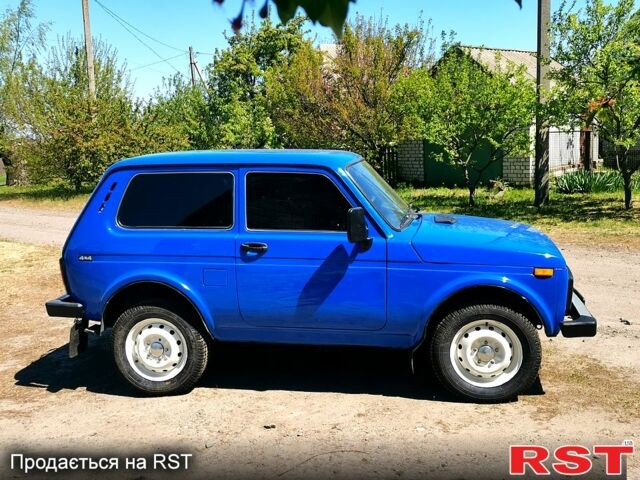 Синий ВАЗ Нива, объемом двигателя 1.7 л и пробегом 130 тыс. км за 4000 $, фото 5 на Automoto.ua