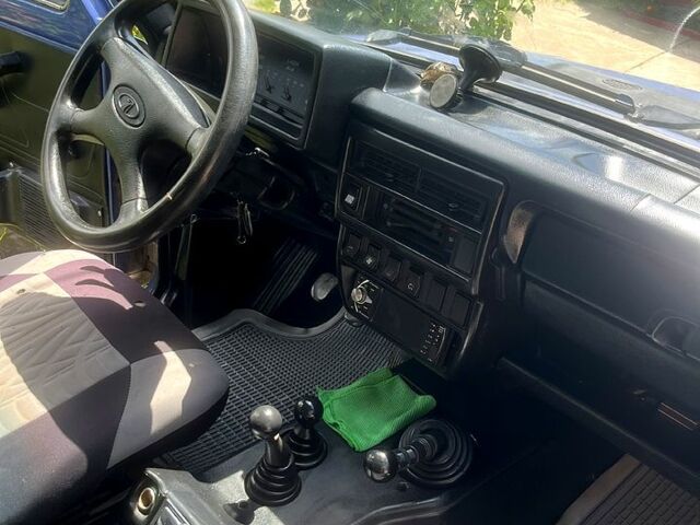 Синий ВАЗ Нива, объемом двигателя 1.7 л и пробегом 95 тыс. км за 3500 $, фото 9 на Automoto.ua