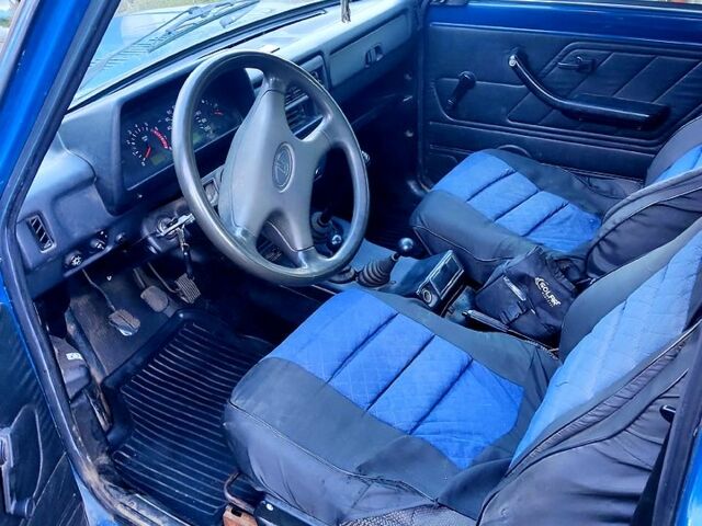 Синий ВАЗ Нива, объемом двигателя 1.7 л и пробегом 116 тыс. км за 3500 $, фото 4 на Automoto.ua