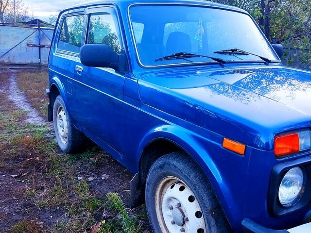 Синий ВАЗ Нива, объемом двигателя 1.7 л и пробегом 116 тыс. км за 3500 $, фото 2 на Automoto.ua