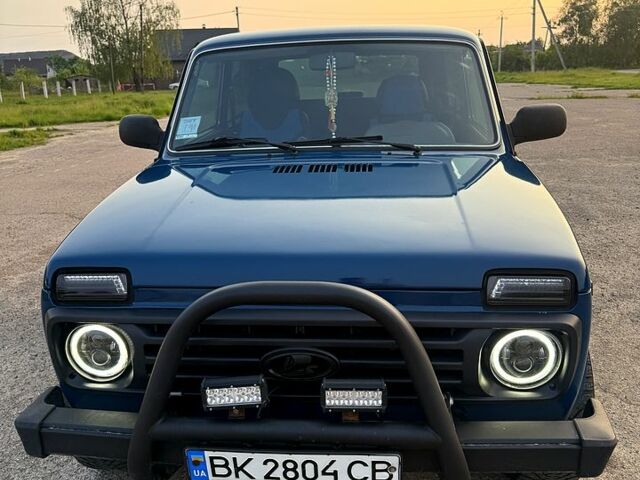 Синий ВАЗ Нива, объемом двигателя 1.7 л и пробегом 108 тыс. км за 4800 $, фото 3 на Automoto.ua