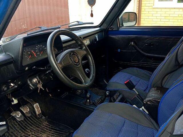 Синий ВАЗ Нива, объемом двигателя 1.7 л и пробегом 200 тыс. км за 3000 $, фото 4 на Automoto.ua