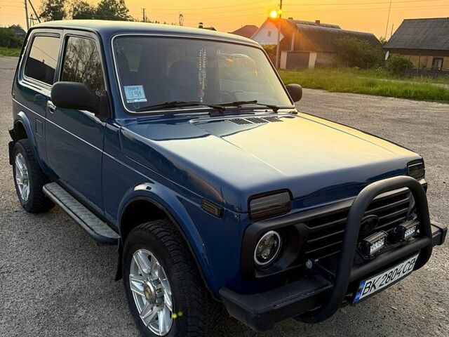 Синий ВАЗ Нива, объемом двигателя 1.7 л и пробегом 108 тыс. км за 4800 $, фото 1 на Automoto.ua